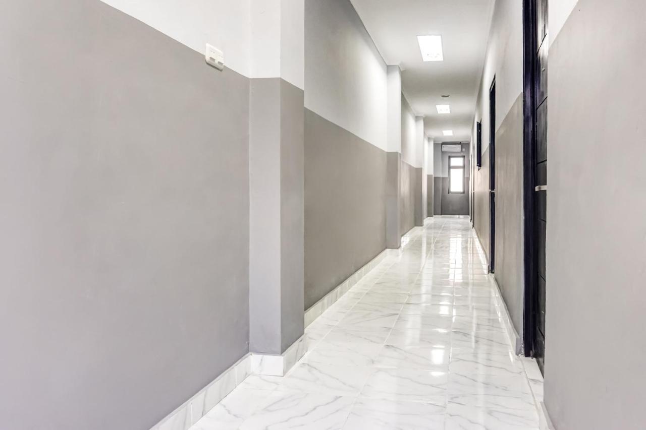 Collection O 91131 New V1 Hotel Jakarta Exterior photo